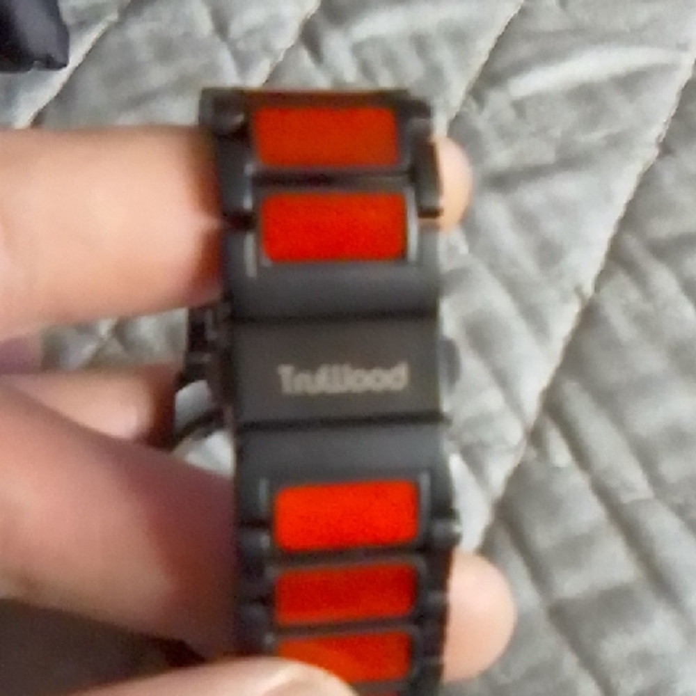 Red Sandal Wood and Metal Men's Watch - Picture 4 of 4